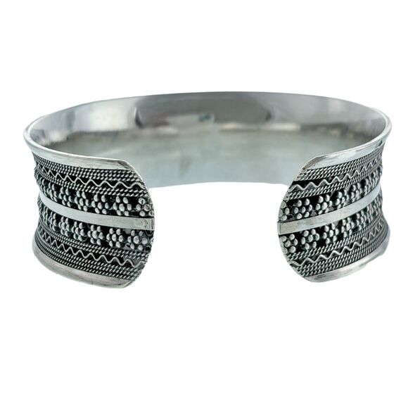 Vintage Silver Tone Textured Floral Detail Cuff Bracelet 7.25" - Picture 3 of 9